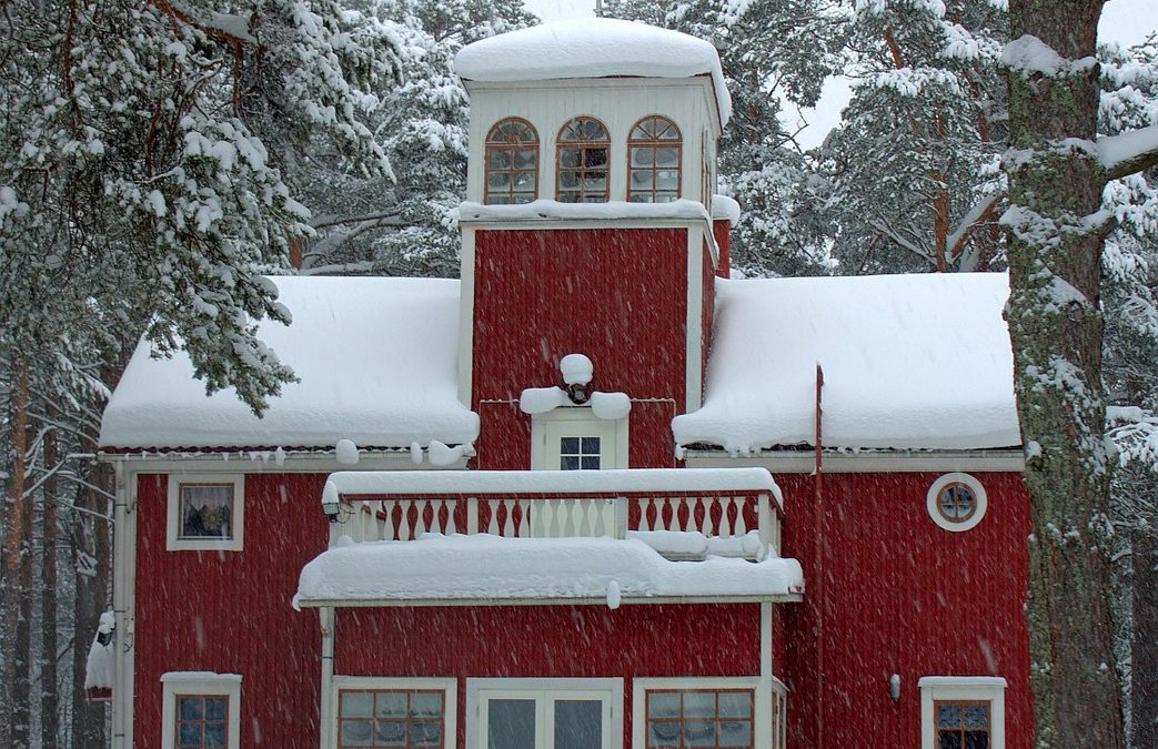 How Snow and Ice Affects Your Roof in the Winter Months